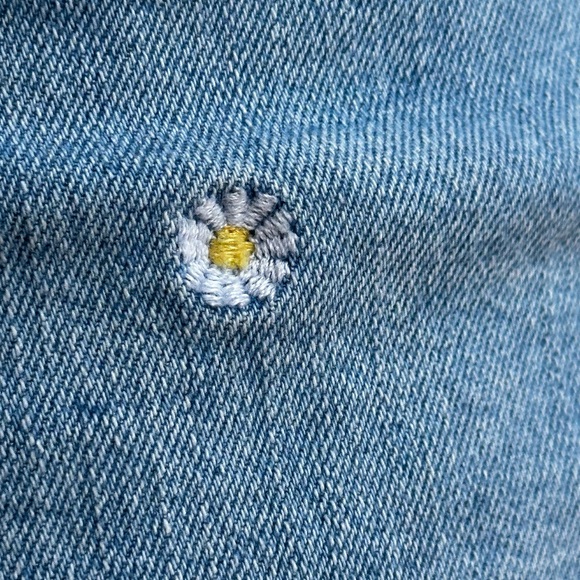 Style & Co women’s size 10 shorts, EUC, High Waisted, embroidered with daisies!! - Picture 9 of 9